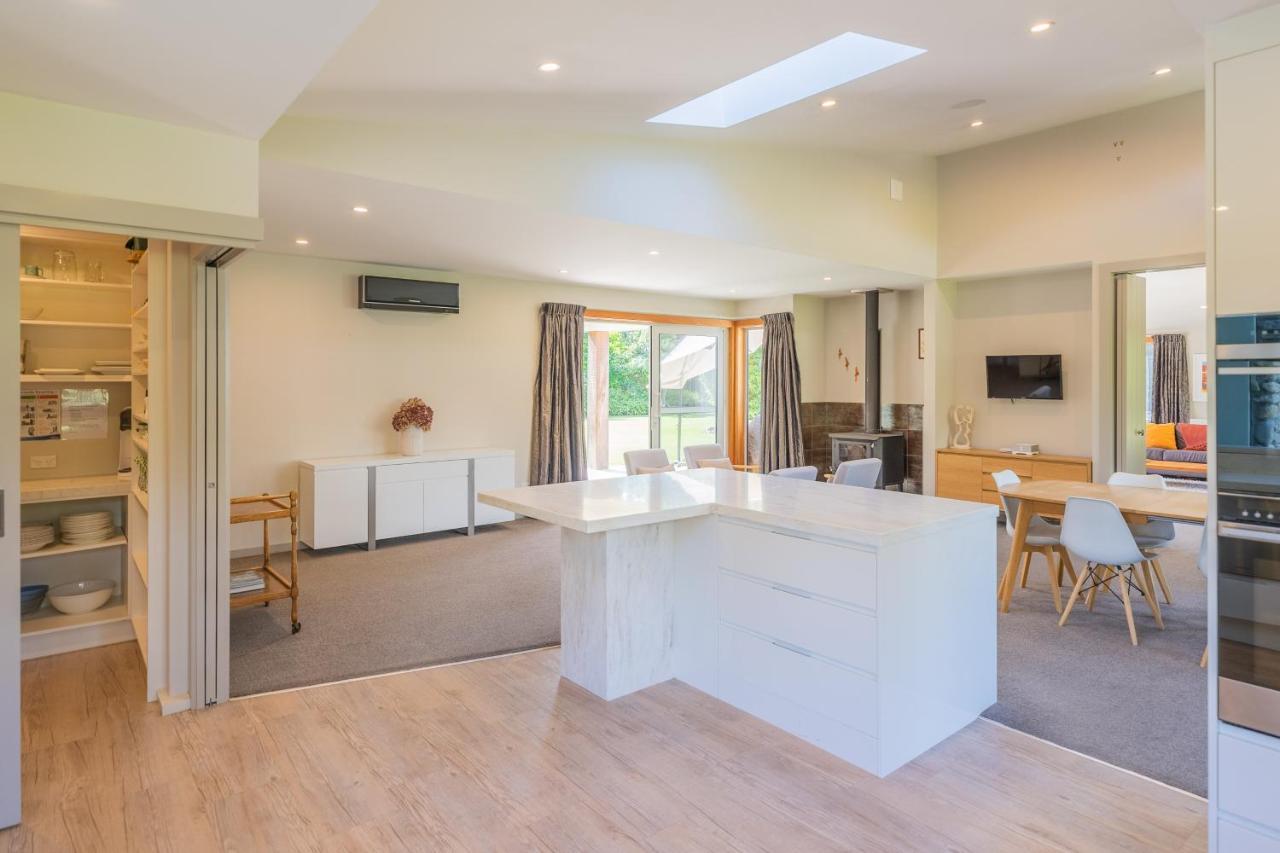 Anam Cara Gardens Luxury Villa Private Bedrooms And Ensuite Bathrooms Sleeps 9 Otaki Exterior photo