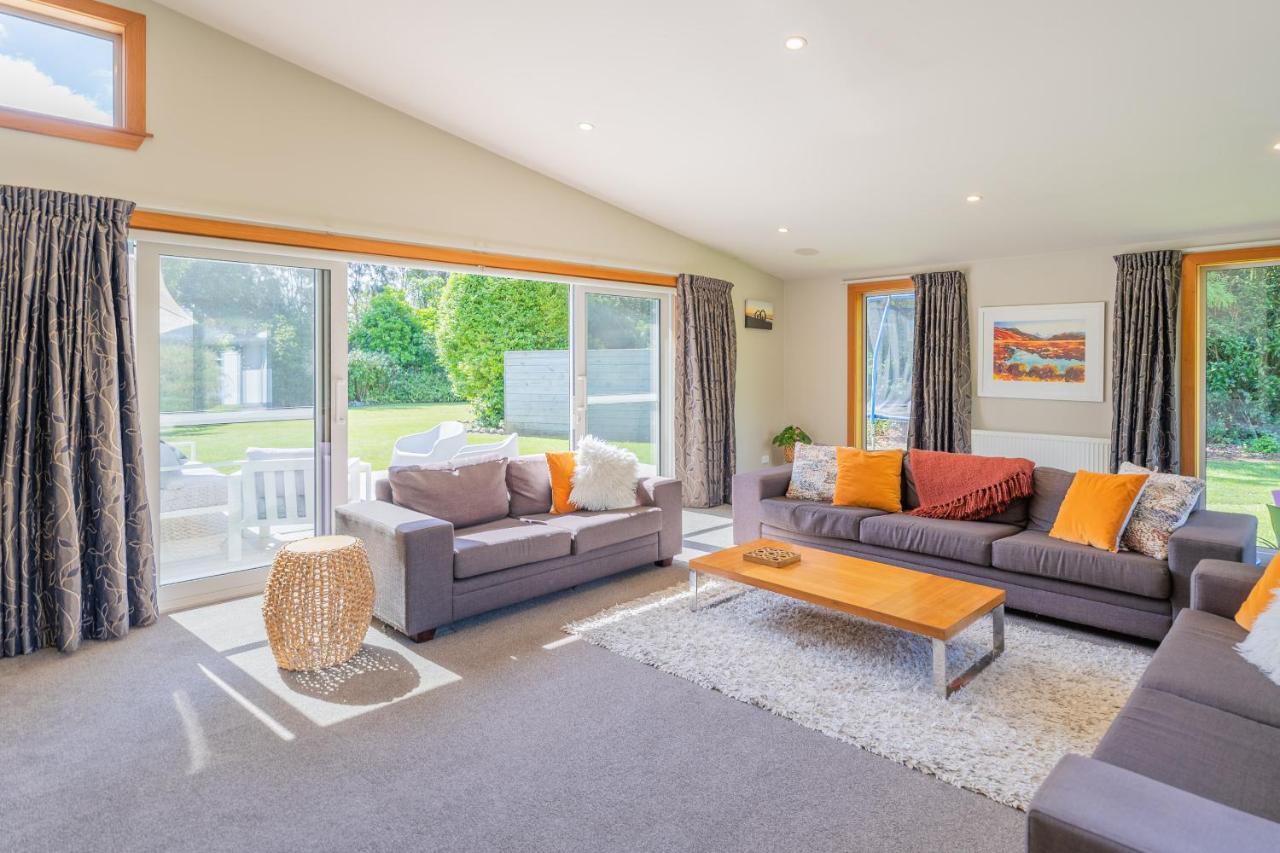 Anam Cara Gardens Luxury Villa Private Bedrooms And Ensuite Bathrooms Sleeps 9 Otaki Exterior photo